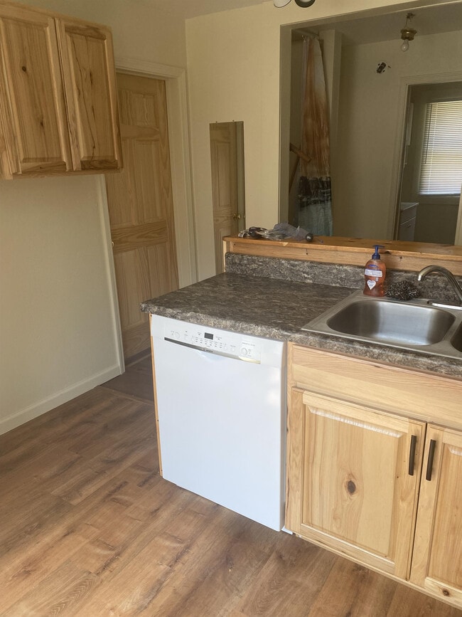 Photo - 313 E College St