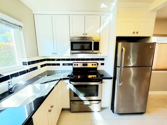 spacious 1 upgraded bedroom 1/2 block from... - spacious 1 upgraded bedroom 1/2 block from... Condo Unit 1
