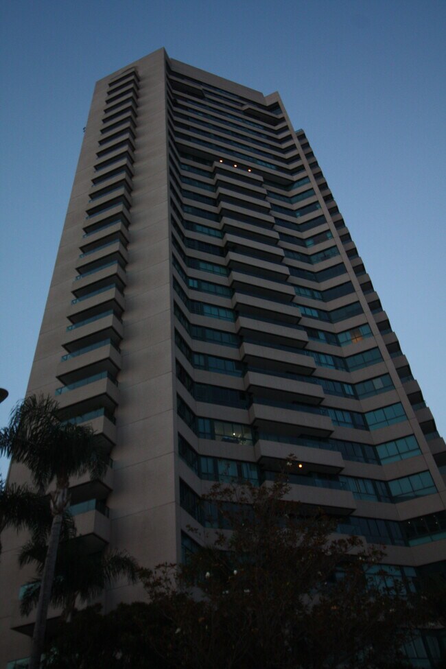 Ultra Luxury Full Service High Rise - 10490 Wilshire Blvd Condo Unit 1505