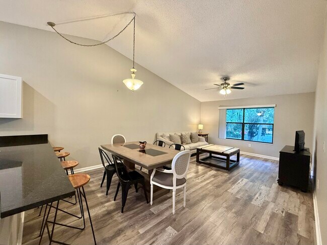Photo - 12969 Pennypacker Trail Unidad 15