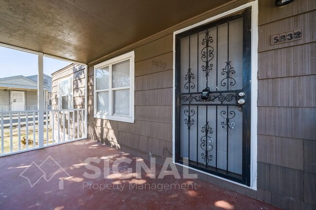 Photo - 5832 Court Q