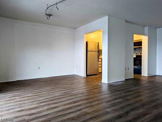 Photo - 10 N Wood Ave Apartment Unit 616