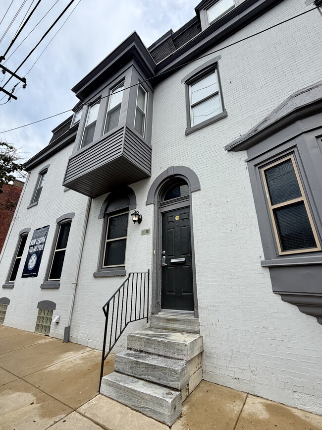 Building Photo - 107 S 41st St