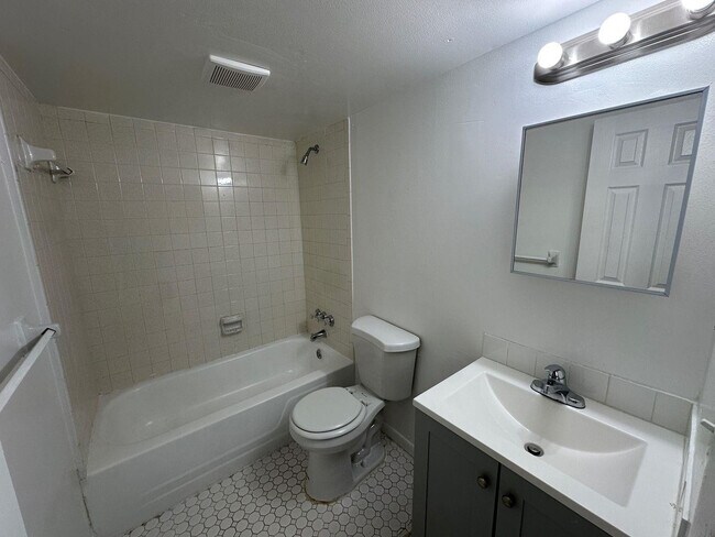 Photo - 515 S Sequoia Dr Unit 103