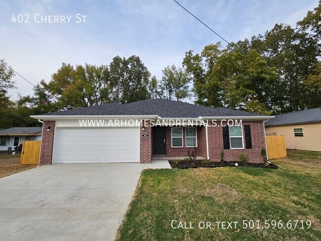 402 Cherry St | $1495 | 3 beds, 2 full baths - 402 Cherry St | $1495 | 3 beds, 2 full baths