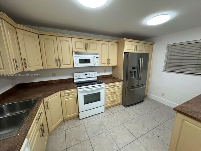 Building Photo - 2761 SW 58th Manor Rental