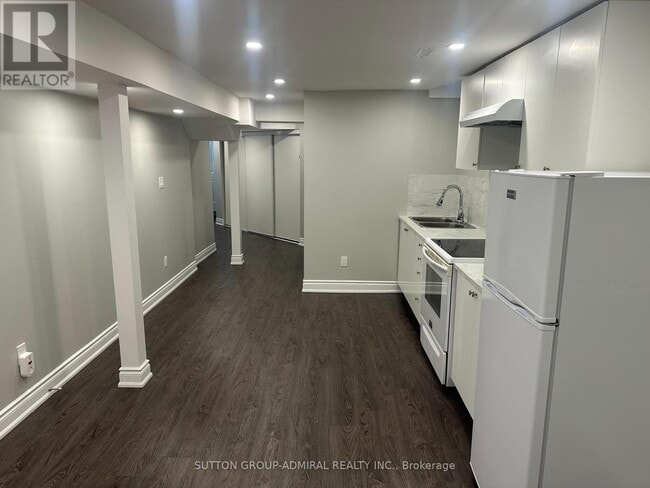 Photo - 100 Gilmore Crescent