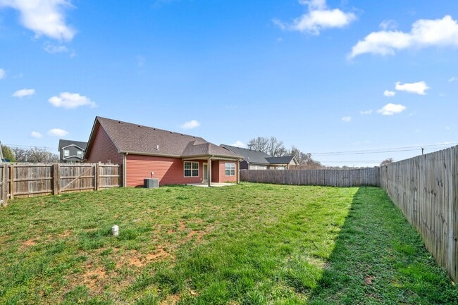Photo - Beautiful Newer Home Close to Fort Campell and I24