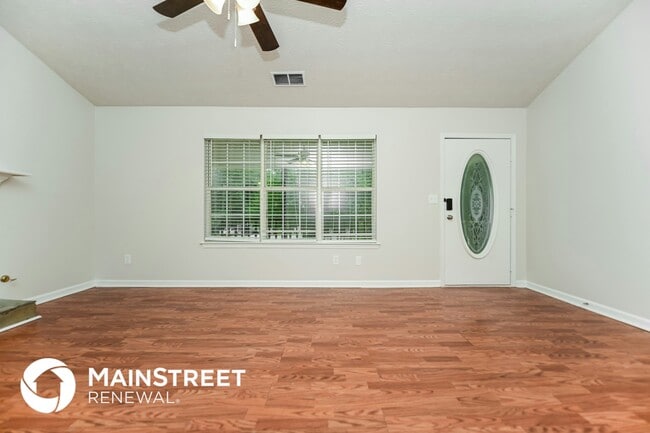 Photo - 235 Nicki Ct