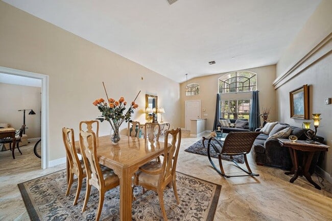 Photo - 4304 Hunting Trail