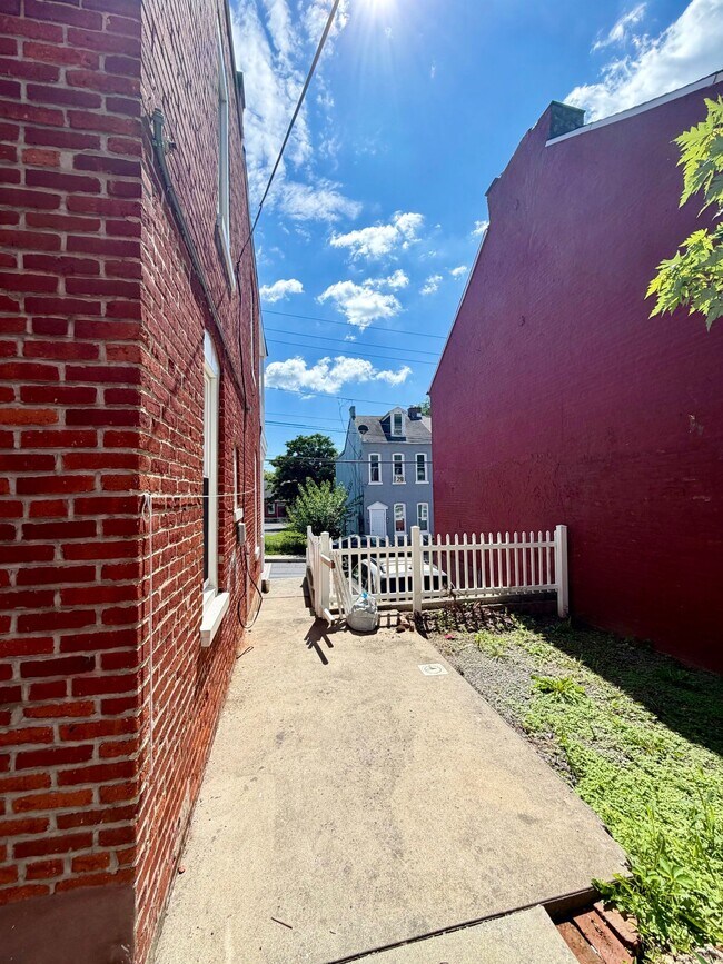 324 S Christian St Unit 1