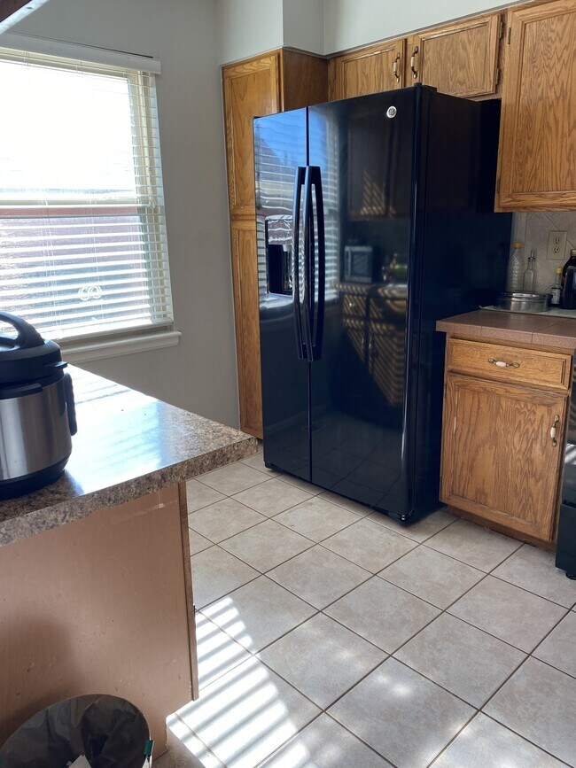 Photo - 2 bedroom westside - Rockrimmon Unit C