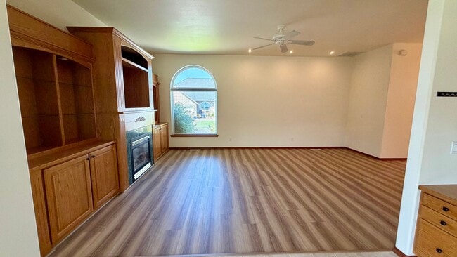 106 Prestwick Ln