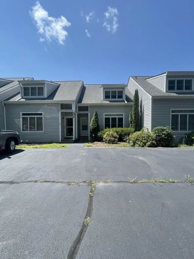 Building Photo - powel206 Unit E2 Rental