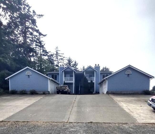 Building Photo - Ground Floor 2 BR 2BA with Storage & w/d Unit A