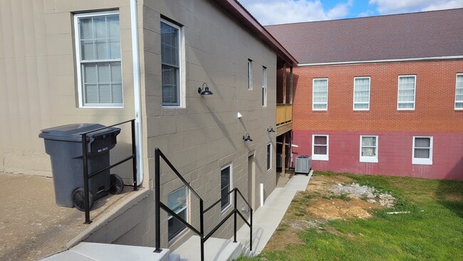 Building Photo - 1000 McKean Ave Unit Apt 3