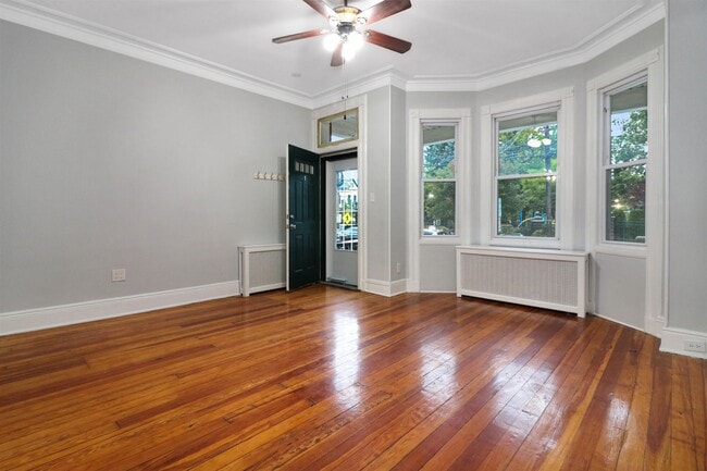 Building Photo - 304 24th St Unit 1