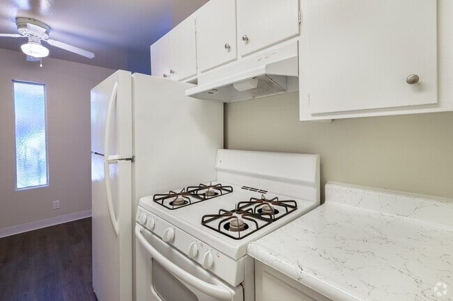 2BR, 1.5BA - Cantabury