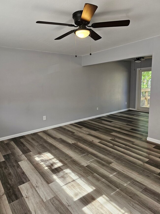 Building Photo - Sandridge Road Duplex Unit 122 Sandridge