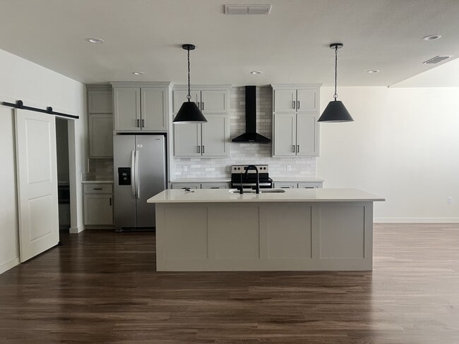 Photo - 129 Middleton Ln