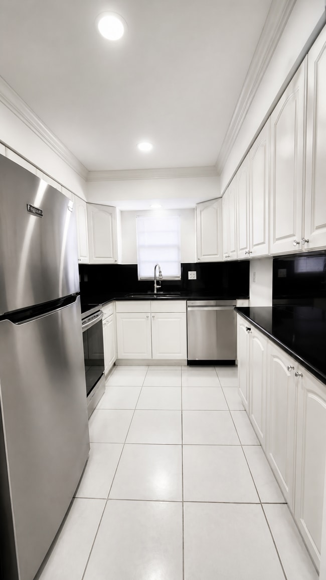 Photo - 515 10th Ave N