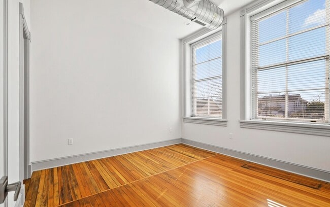 Photo - 465 Church St