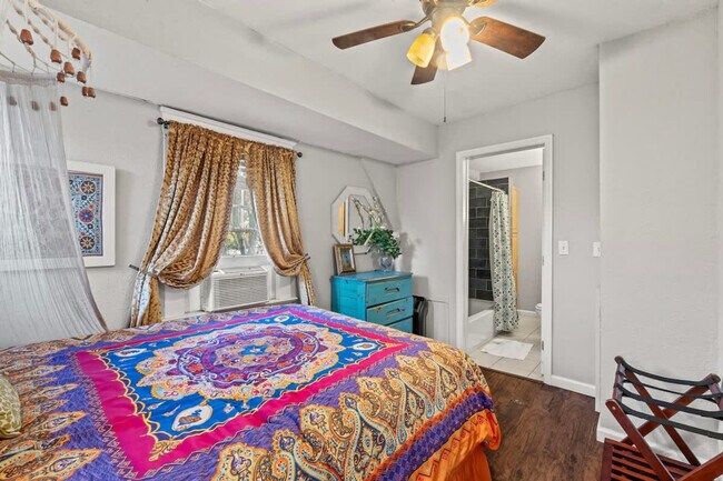 Photo - 2737 College St Unidad SI ID1578528P