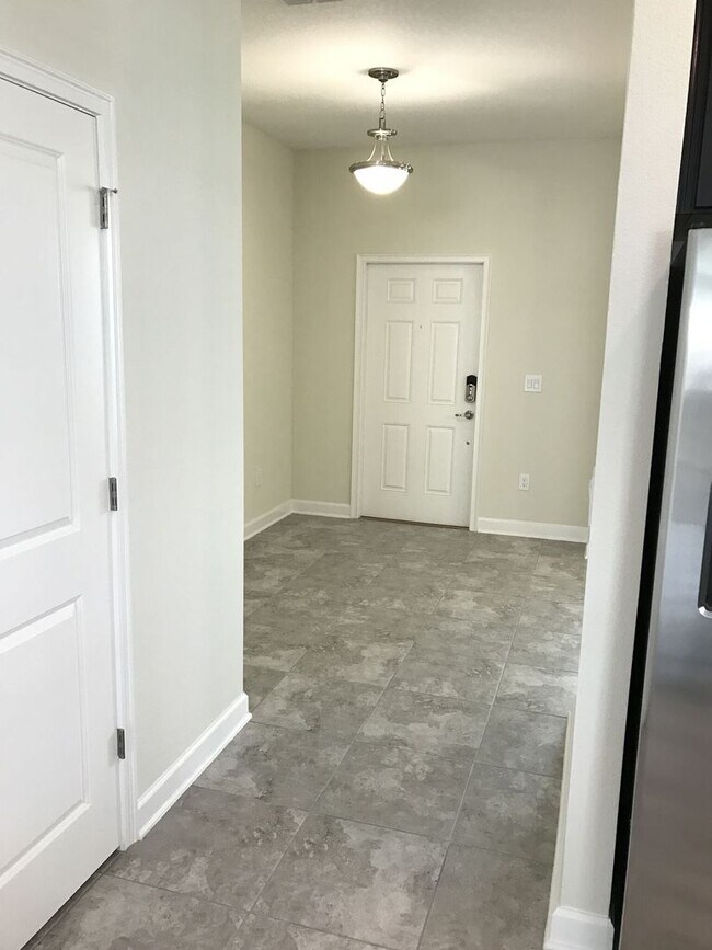 Photo - Newer 3/2.5ba Home at The Oaks in Moss Park with FREE Internet, Cable and Phone