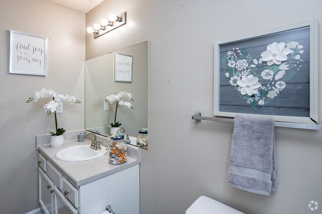 1BR, 1BA - 850SF - Bathroom