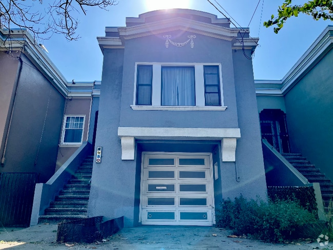 Building Photo - 1450 York St Rental