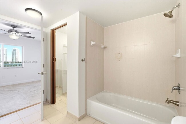 Building Photo - 280 SW 20th Rd