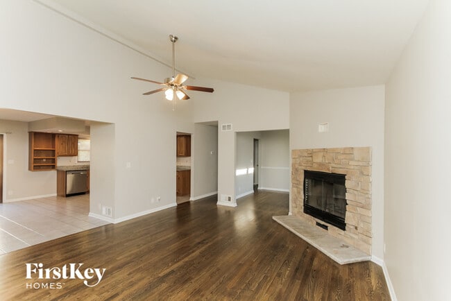 Photo - 110 E Fox St