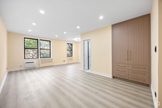 Building Photo - 100-25 Queens Blvd Unit 3L Rental