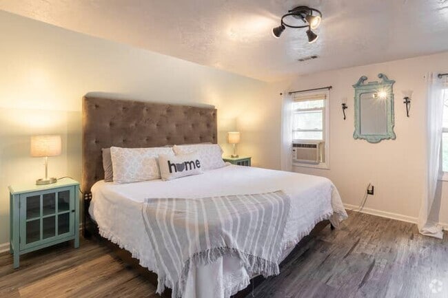 Building Photo - 2168 W 32nd St Unit Up Rental