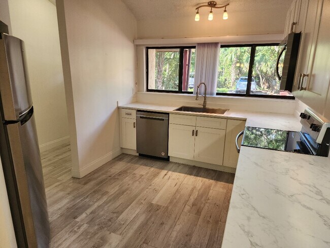 Photo - 627 Glendevon Dr