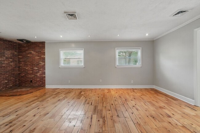 Photo - 3127 N Riverside Dr