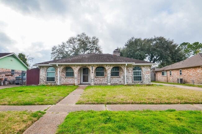 Photo - 9323 Claridge Dr