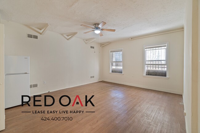 Building Photo - 400 S Kenmore Ave Unit B4 Rental
