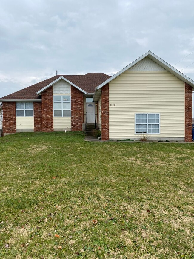 5 Bedroom/3 bathroom house - 5 Bedroom/3 bathroom house