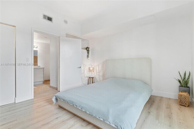 Photo - 350 NE 24th St Unit 406