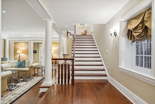 Photo - 446 W Huron St