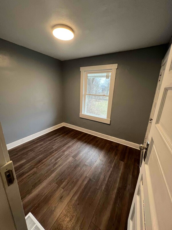 Photo - 929 5 Oaks Ave