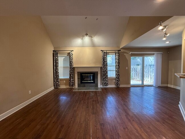 Photo - 405 S Village Cir