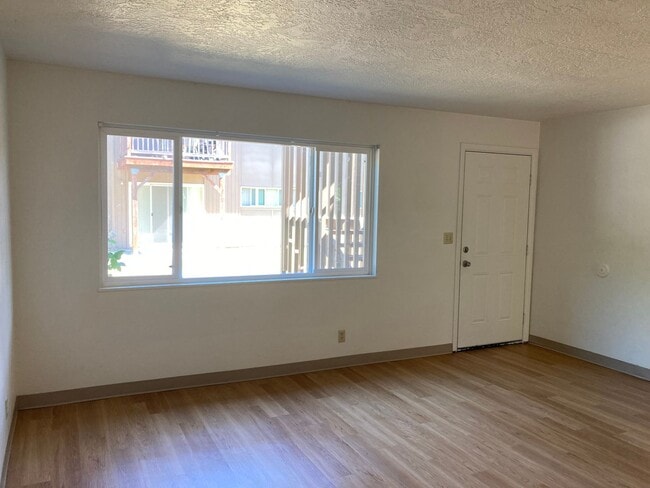 1671 Ferry St Unit 09