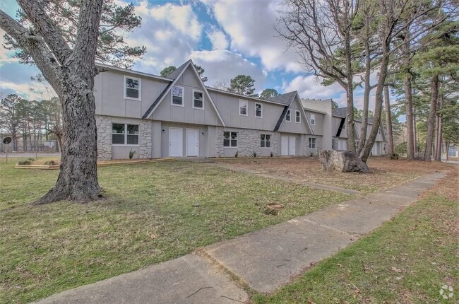 Building Photo - 1900 Labette Manor Dr Rental