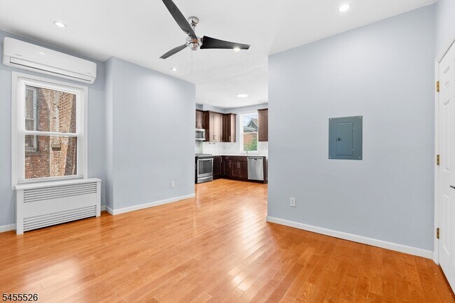 307 Henry St Unit 2