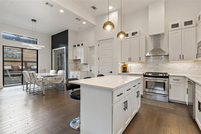 Photo - 2917 E 13th St