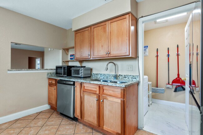 Photo - 333 Amador Cir