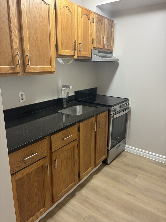 Building Photo - 5778-5778 South St Unit 110