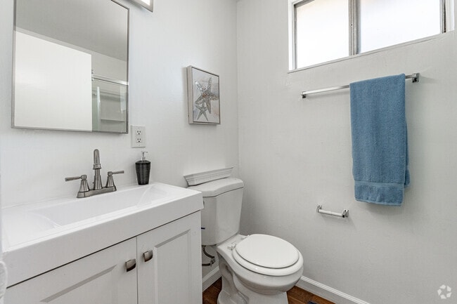 Studio - 605SF - Bathroom